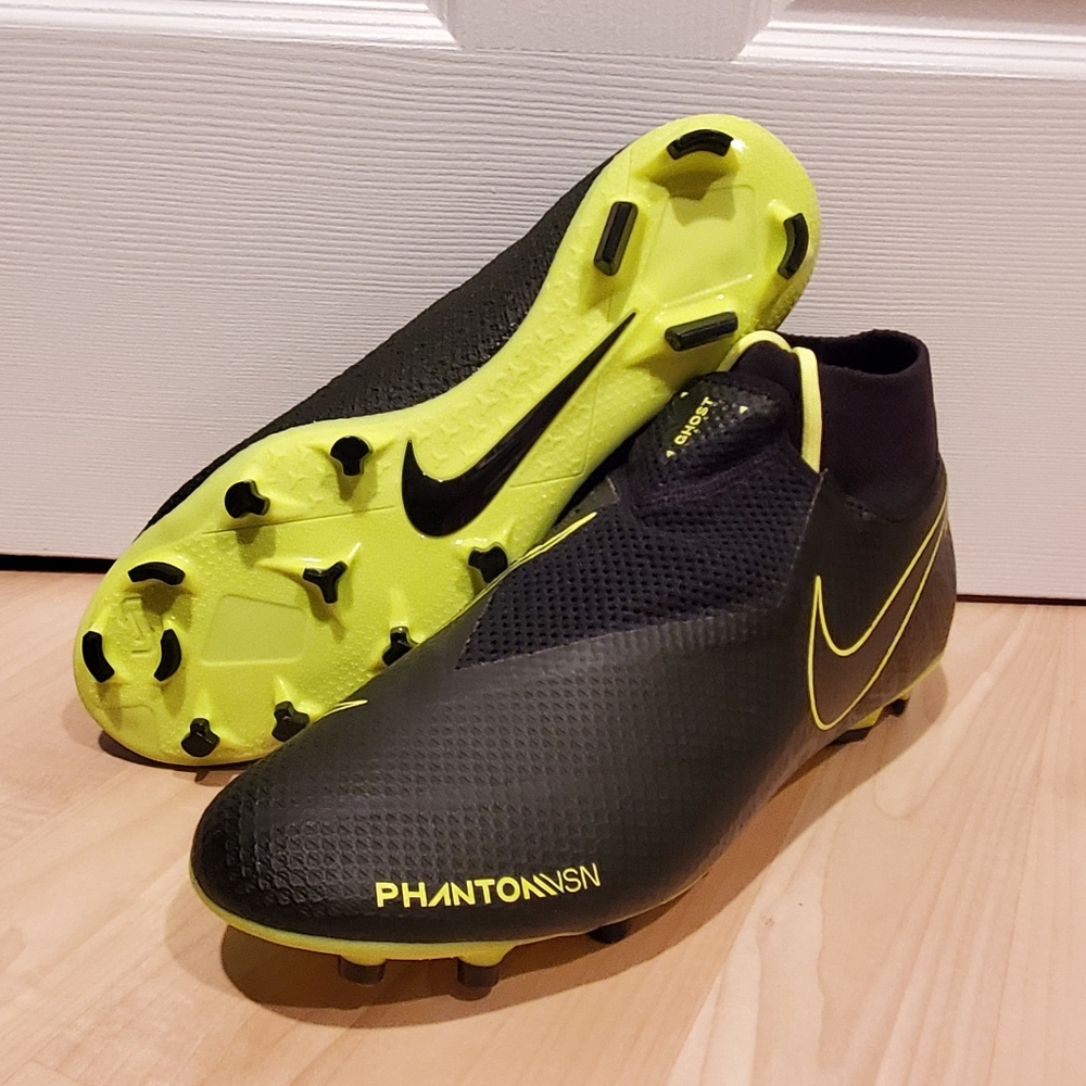 Mens Sz. 10 New Nike Soccer Cleats